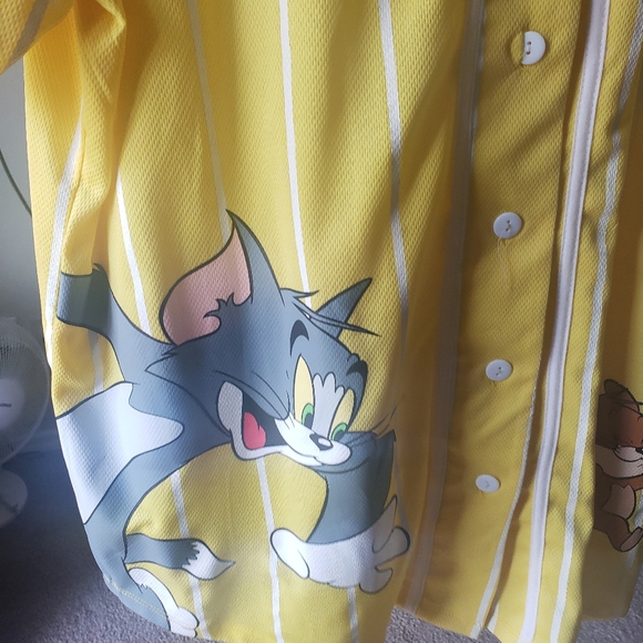 3X Tom and Jerry Yellow Jersey button up - Picture 2 of 5